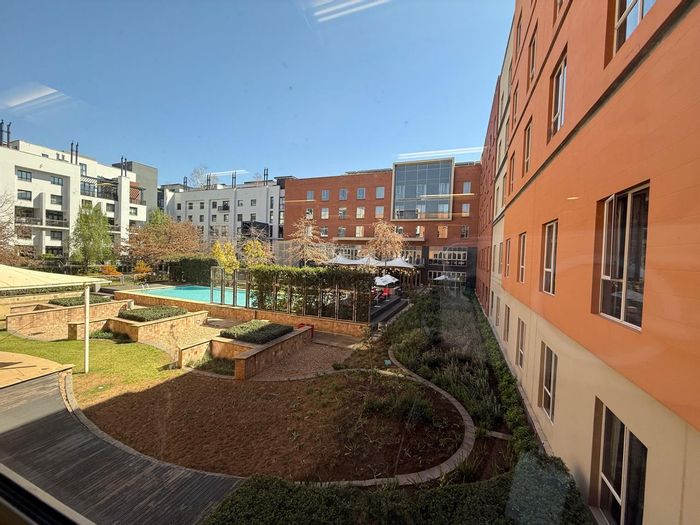 Office To Rent in Birnam: Flexible space, prime location, ample parking, and amenities.