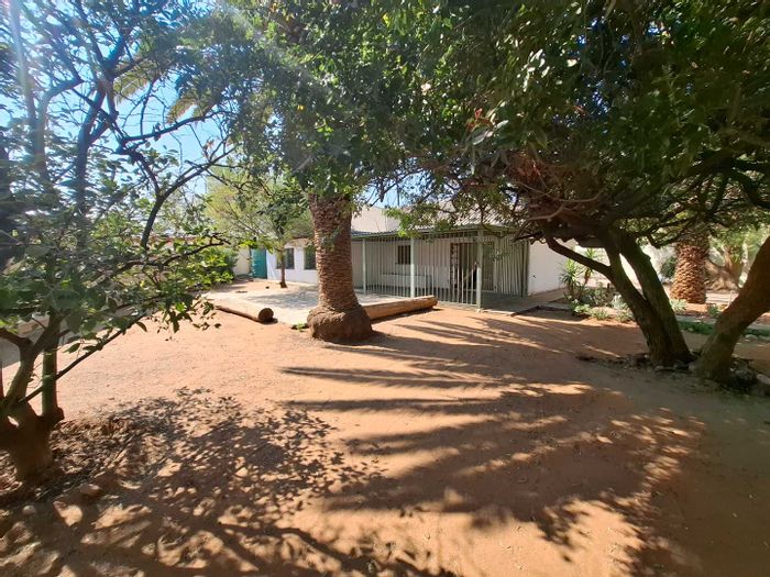 Pioniers Park House For Sale: 1582sqm, potential for subdivision, multiple rental units.
