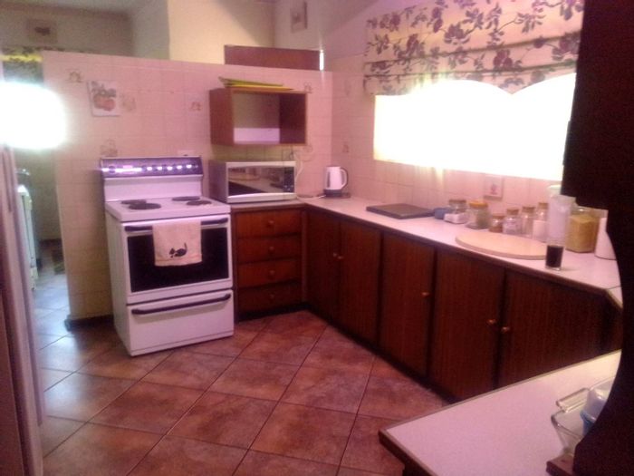 To Rent: Birchleigh North House with 3 Bedrooms, Braai Area, and Borehole Water.