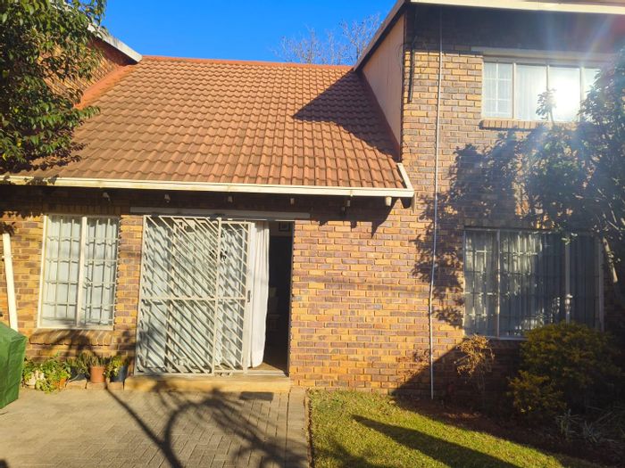Property #2399409, Townhouse For Sale in Murrayfield