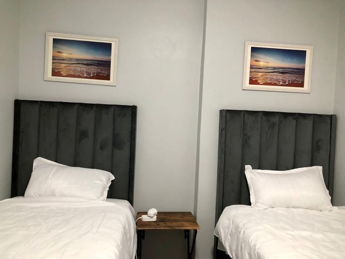 Furnished 2-bedroom apartment in Windhoek Central with gym and pool access. To Rent.