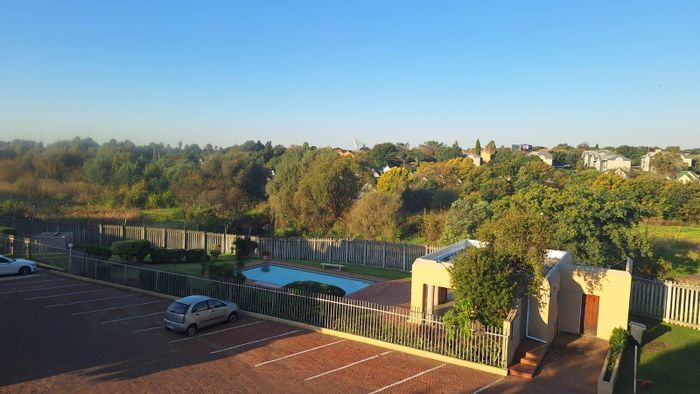 2-Bedroom Apartment To Rent in Weltevreden Park with Open-Plan Living and Parking.
