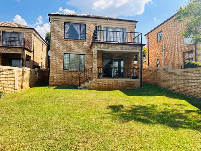Property #2220201, Townhouse for sale in Roodepoort Central