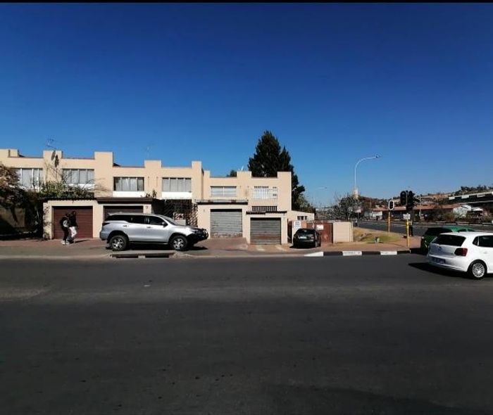 Property #1971261, Townhouse pending sale in West Turffontein