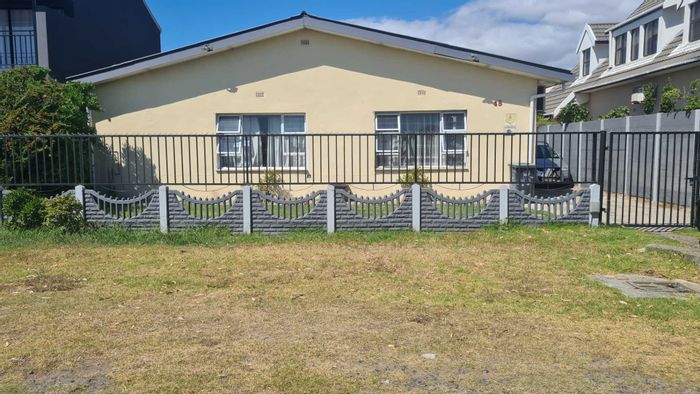 For Sale: Spacious 4-Bedroom House in Gordons Bay Central with Flatlet and Garage.