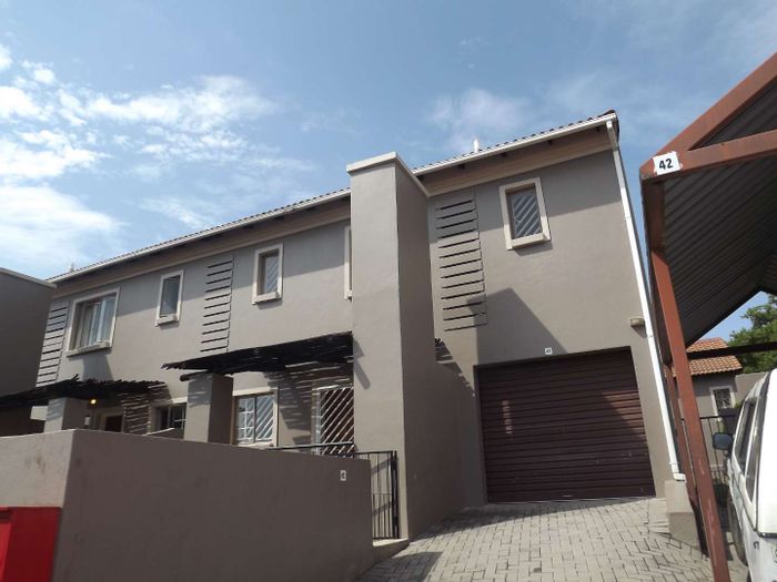 Property #2091600, Townhouse sold in Halfway Gardens