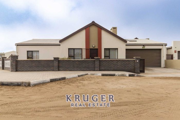 Property #2222256, Townhouse for sale in Swakopmund Central