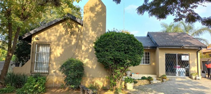 Rynfield House For Sale: 4 beds, 3 baths, lapa, flatlet potential, secure parking.