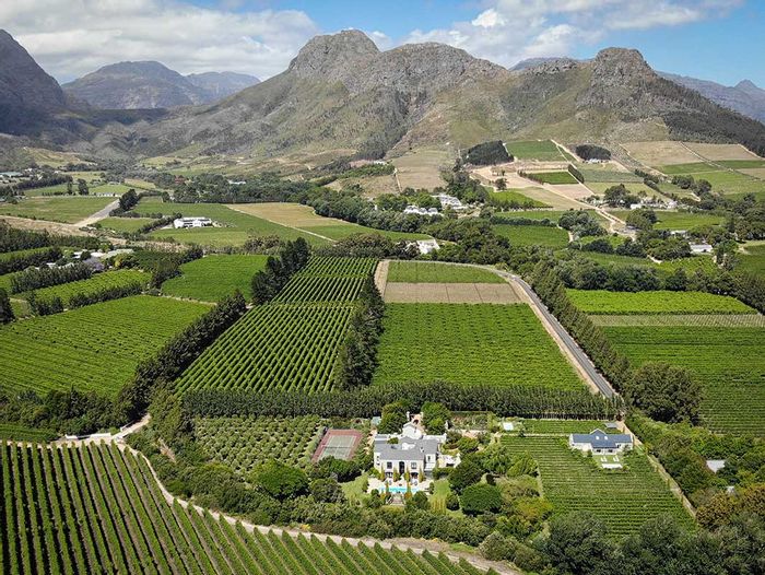 Property #2229431, Farm for sale in Franschhoek Central