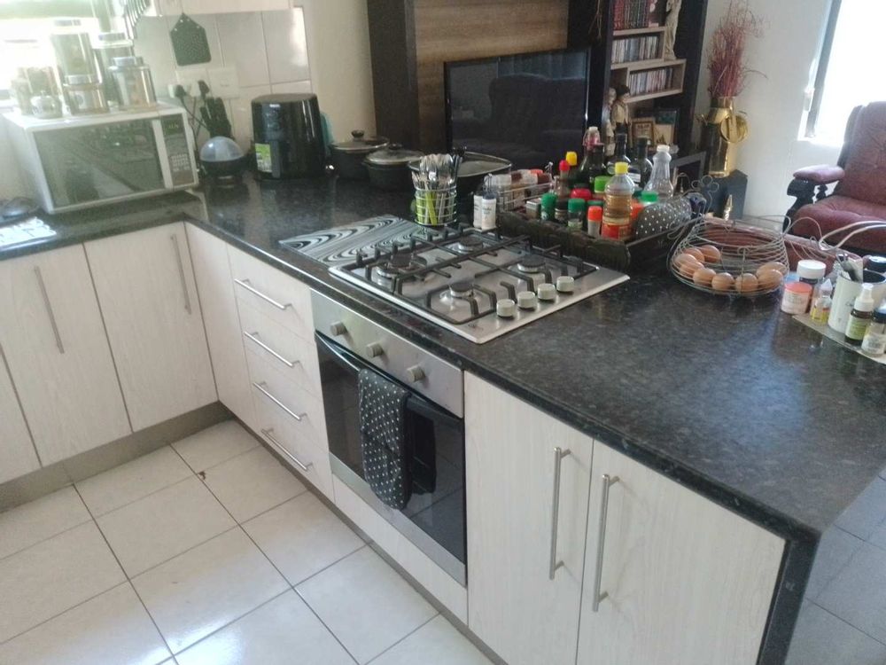 General view of the kitchen appliances, with the new owner's option between a LP Gas Hob or electrical. 