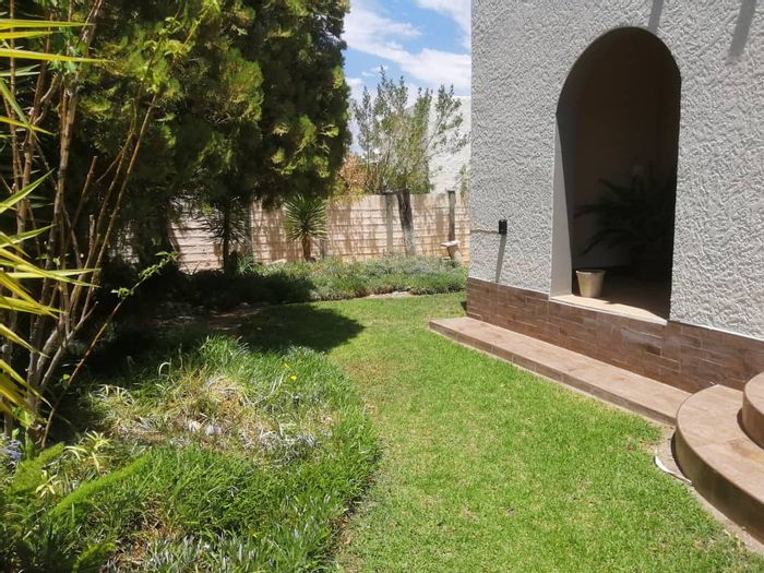 For Sale: House in Okahandja Central with spacious rooms, garden, and ample parking.