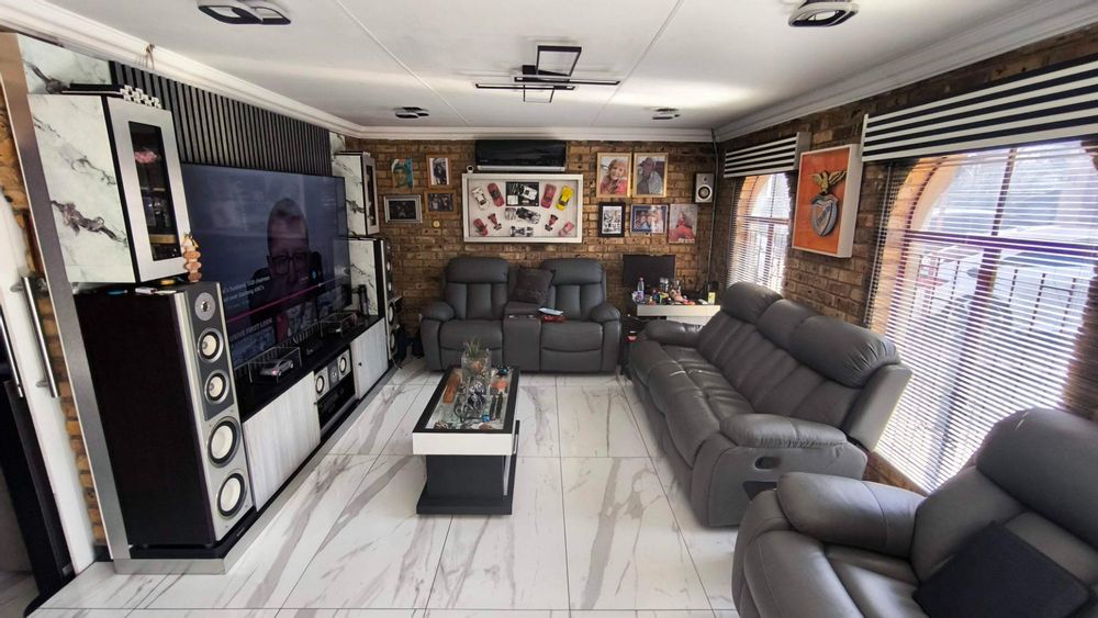 TV/Entertainment room