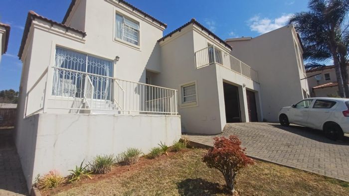 Property #2405614, Townhouse For Sale in La Montagne