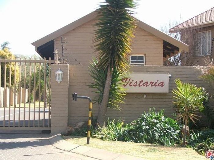 2-Bedroom townhouse in Moreleta Park with pool, security, and balcony. To Rent.