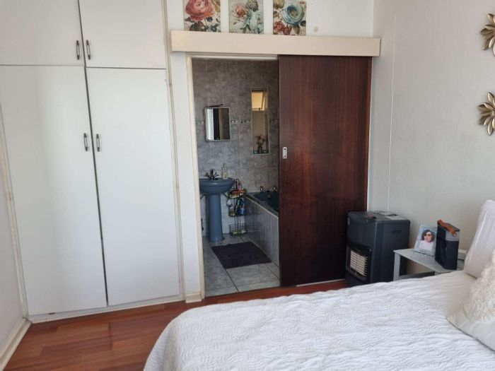 For Sale: Apartment in Amalinda with secure parking and well-managed complex amenities.