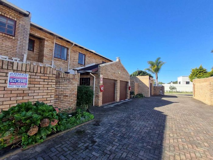 Property #2154456, Townhouse sold in Bonza Bay