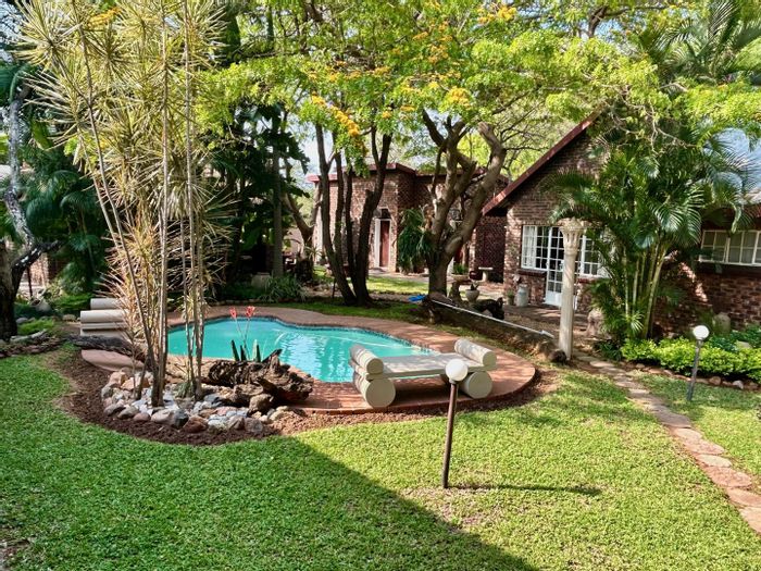 Charming Guest House with Pool For Sale, Hoedspruit Central