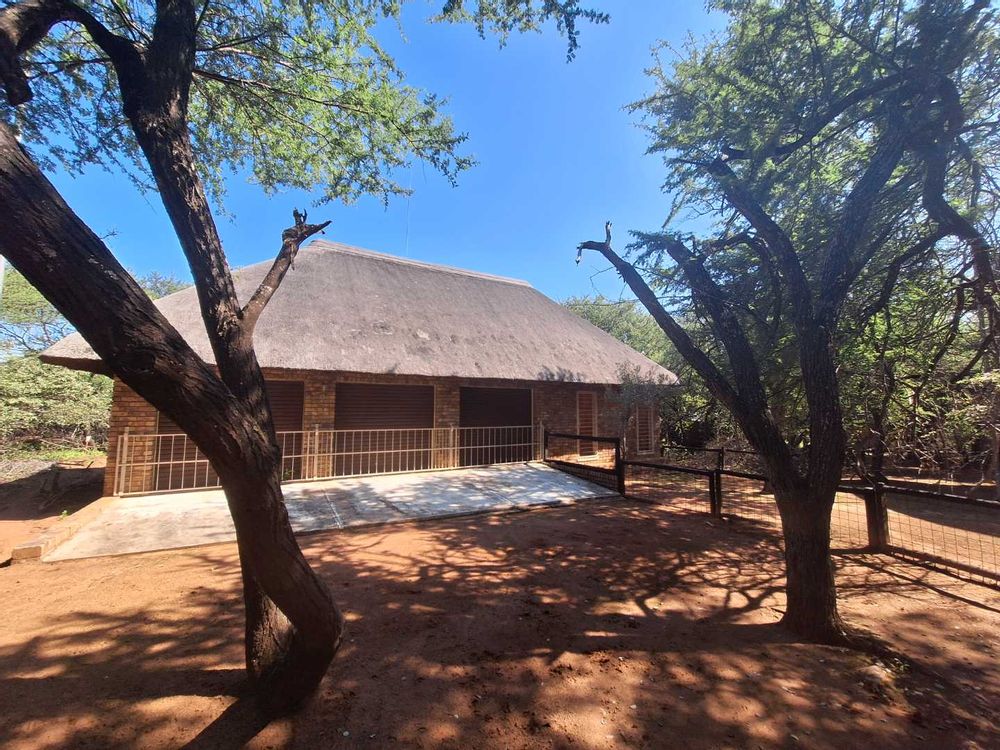 Garages, store room and laundry