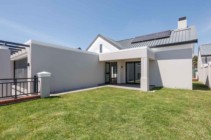 House for Sale in Val De Vie Estate: 3 beds, study, braai room, lifestyle amenities.