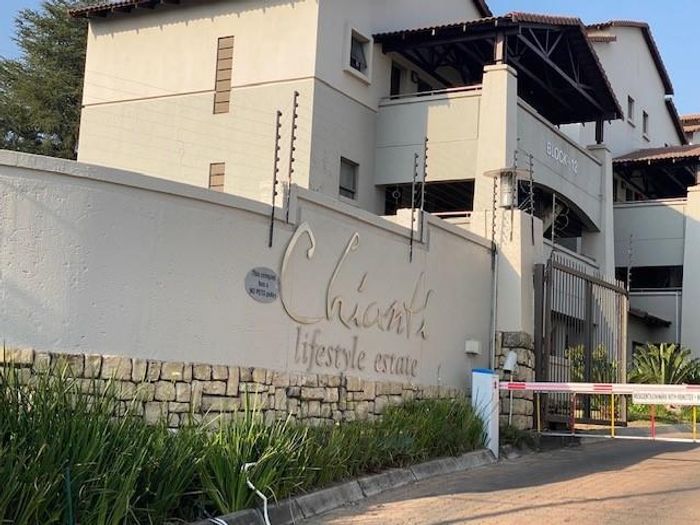 2-Bedroom Apartment To Rent in Sunninghill with garden, clubhouse, and gym access.