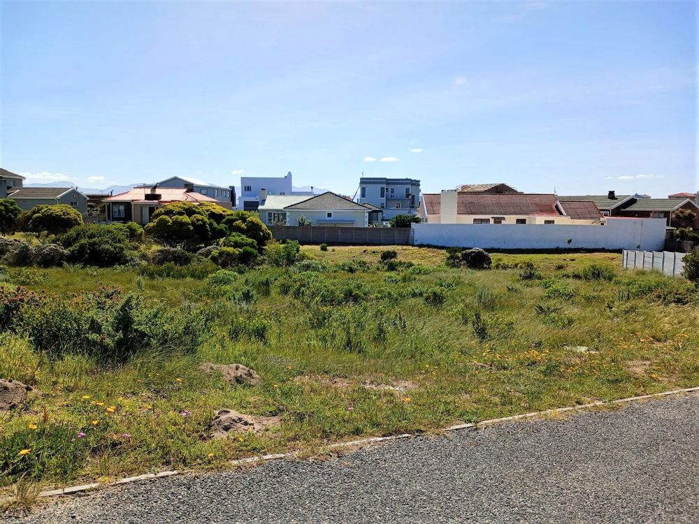 More Houses across the Street  -  about 150 metres away from us.