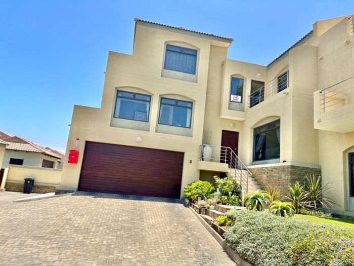 Dolphin Beach Townhouse For Sale: Multi-level, beach proximity, garage, and entertainment space.