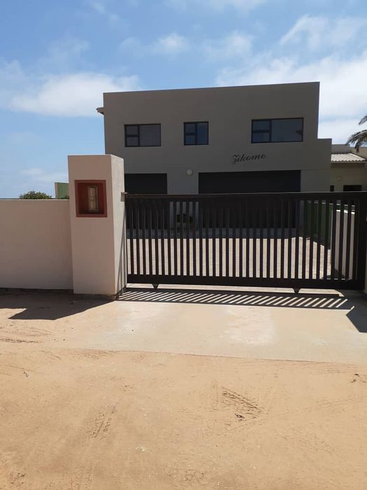 Seafront house with flatlet, garage, and electric fencing in Henties Bay Central.