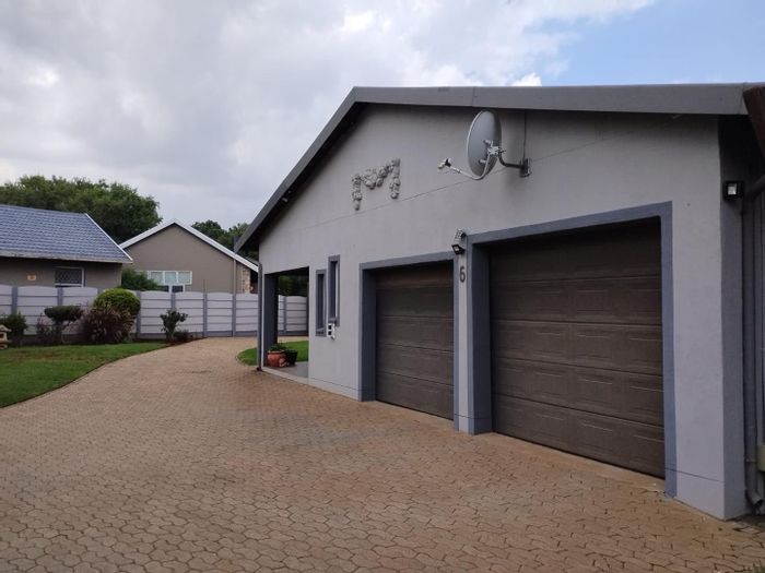 For Sale: Spacious Verwoerdpark house with pool, entertainment area, and solar system.