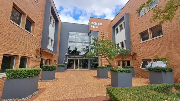 Bryanston Office Park: Prime Location, 329 sqm Space, Customizable, Parking, Amenities