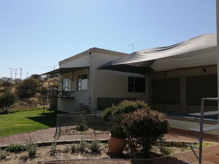 Brakwater House For Sale: 4 bedrooms, solar power, large garage, and security features.