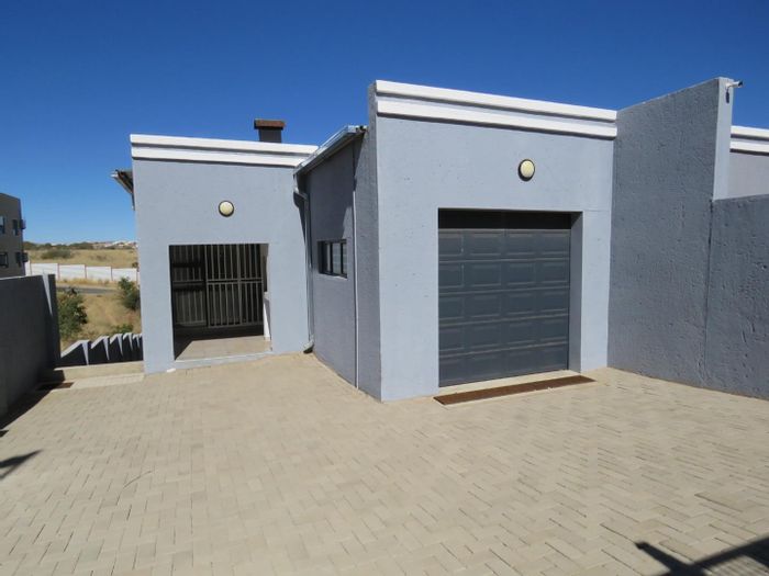 Spacious 4-bedroom house with flatlet, BBQ area, and large yard in Khomasdal. To Rent.
