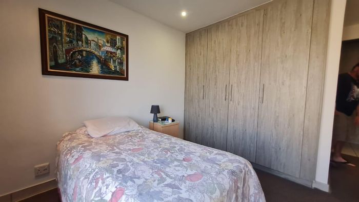 For Sale: House in Omeya Golf Estate with 2 beds, golf perks, and services.