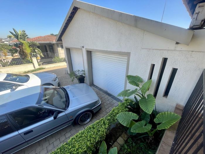 House To Rent in Sunningdale: 3 Bedrooms, Double Garage, Pet-Friendly, Braai Area.
