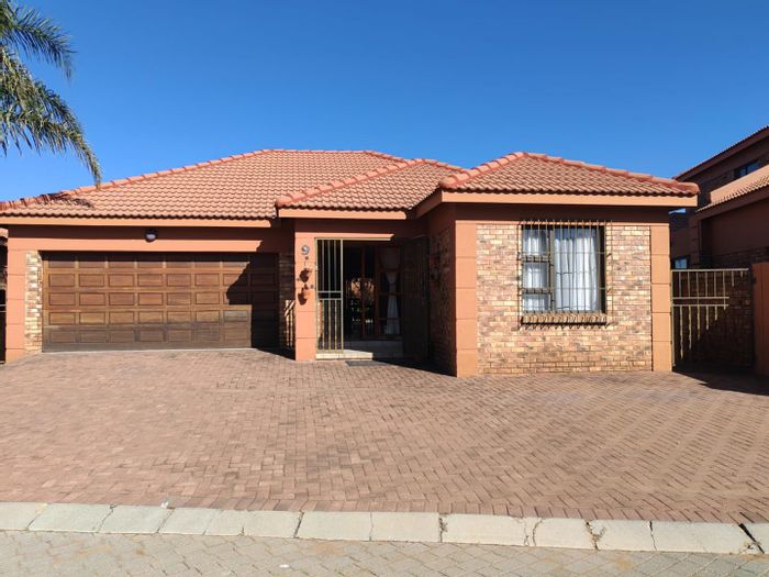 3-Bed Townhouse For Sale in Van Riebeeck Park with pool and secure parking.