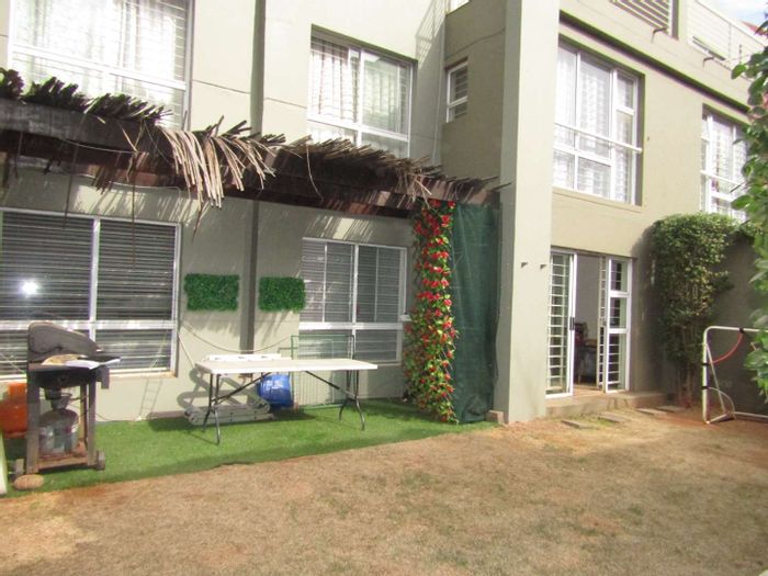 Glenhazel Apartment for Sale: Garden Unit with Access to Amenities and Security!