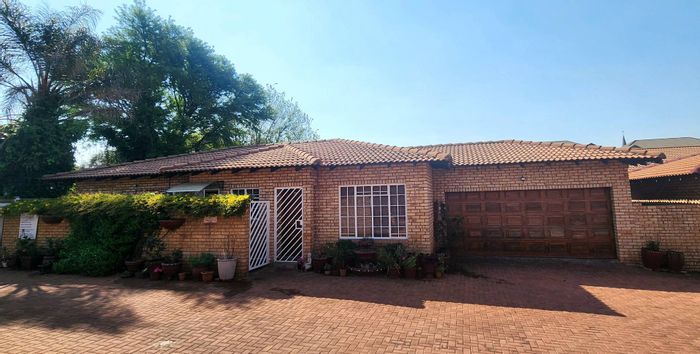 Property #2190617, Cluster for sale in New Redruth
