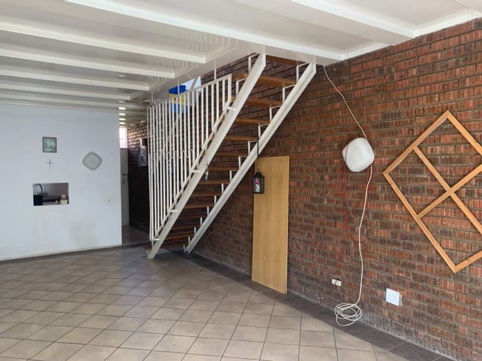 Townhouse For Sale in The Hill: 2 beds, pool, garden, security, great location.