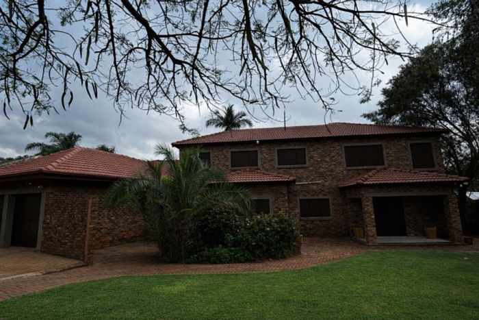 For Sale: House in The Orchards with 6 bedrooms, 4 bathrooms, and spacious layout.