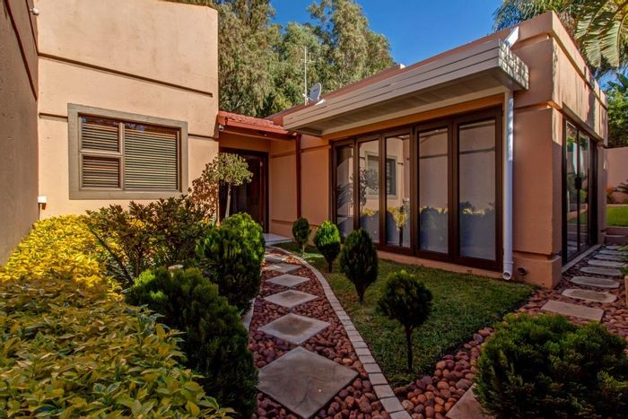Property #1916929, Townhouse rental monthly in Jukskei Park