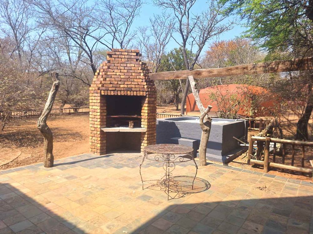 Build in braai and pool