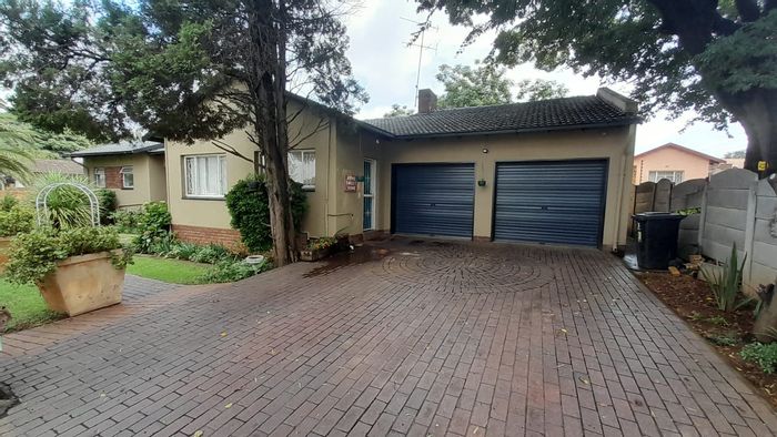 For Sale: Birchleigh House with 3 Bedrooms, Outdoor Entertainment, and Double Garage.