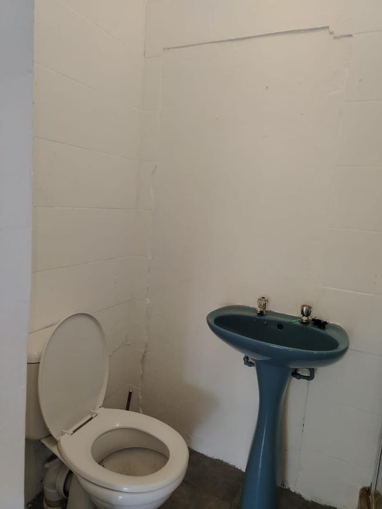 Ensuite shower in 3rd consulting room