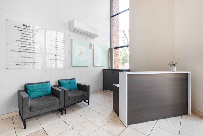 Office To Rent in Bedfordview Central: Private office, communal space, virtual services available.