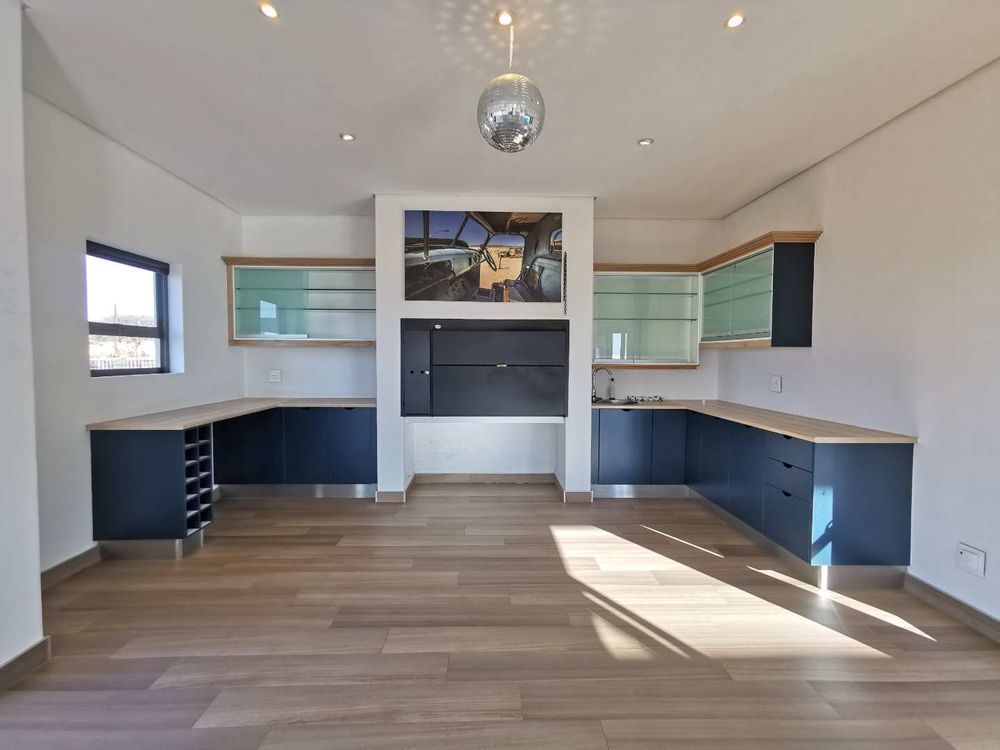 INDOOR FAMILY /ENTERTAINMENT ROOM WITH BBQ NEXT TO THE INDOOR GARDEN WITH HEATED POOL 