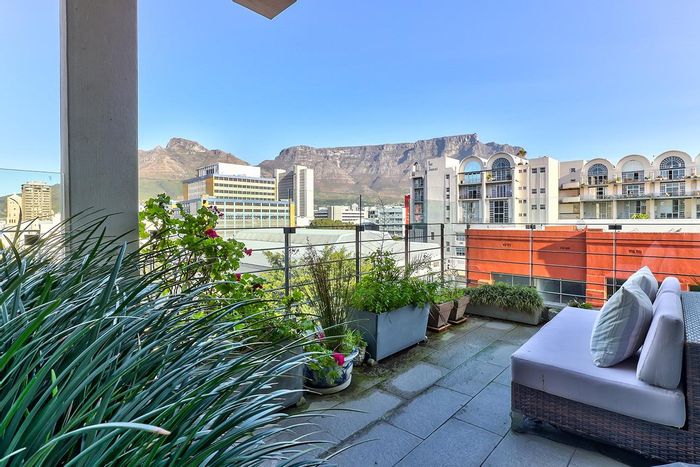 Property #2174409, Penthouse for sale in Cape Town