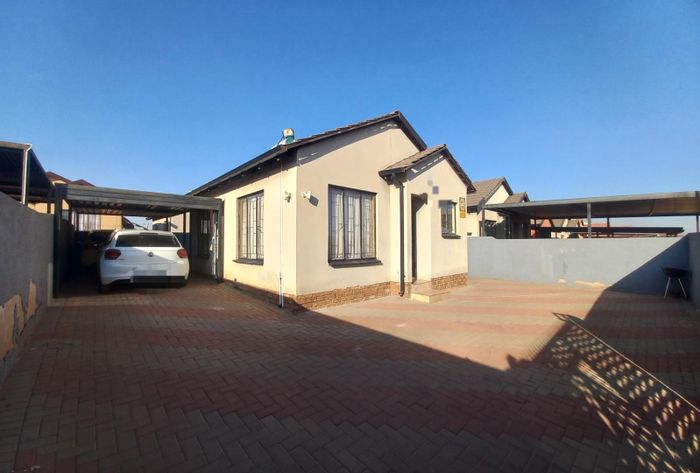 House for Sale in Soshanguve Central: 2 Bedrooms, Security Features, Ample Parking.