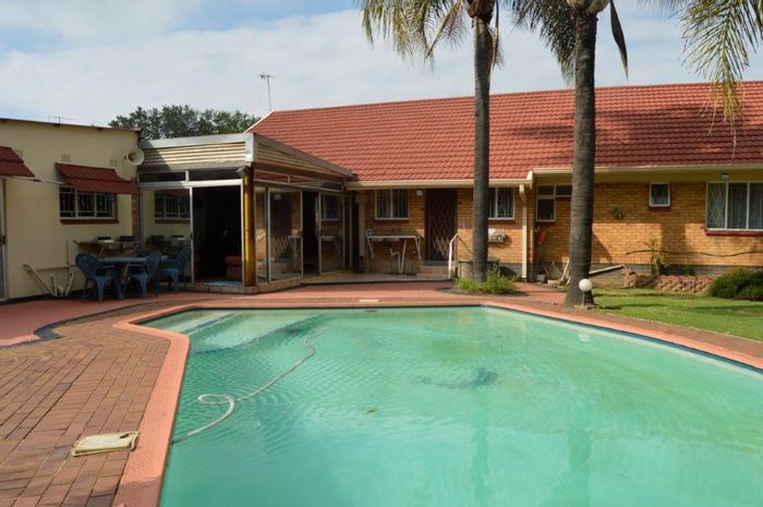 For Sale: Spacious 3-Bedroom House in Kempton Park Ext 4 with Pool and Office.