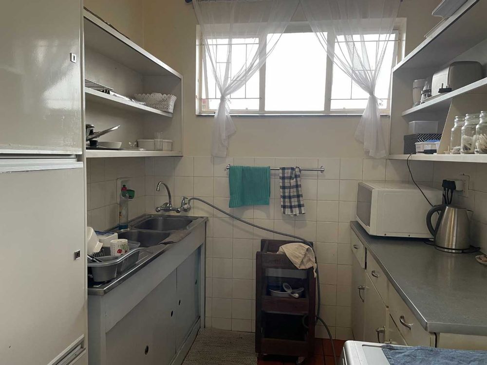 Kitchen with washing machine connection