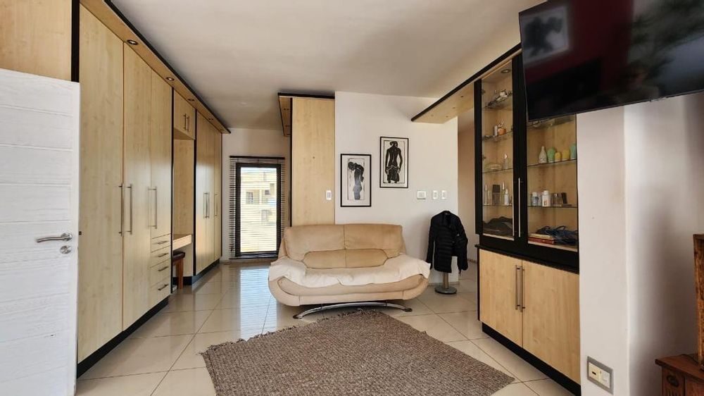 Bedroom space with closest 