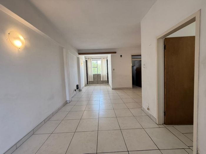 Cozy Eros Park apartment for sale: separate kitchen, bathroom, open parking available.